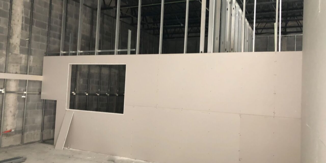 HAY AVANCES EN EL ESTUDIO DE GRABACIÓN QUE CONSTRUYEN EL GOBIERNO DE REYNOSA Y EL IRCA