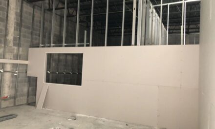 HAY AVANCES EN EL ESTUDIO DE GRABACIÓN QUE CONSTRUYEN EL GOBIERNO DE REYNOSA Y EL IRCA