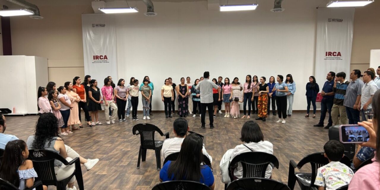 Invita Alcalde Carlos Peña Ortiz a clausura de taller de canto con coro monumental