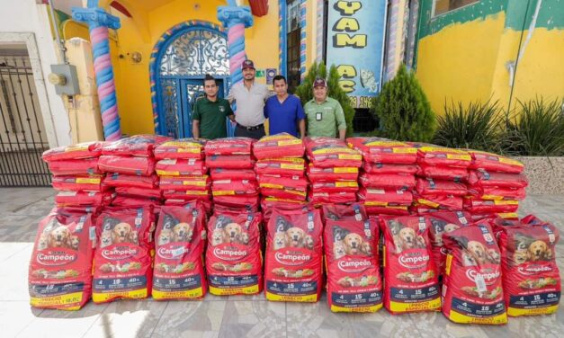 Entregó Carlos Peña Ortiz 200 bultos de croquetas a asociación animalista a nombre del Municipio