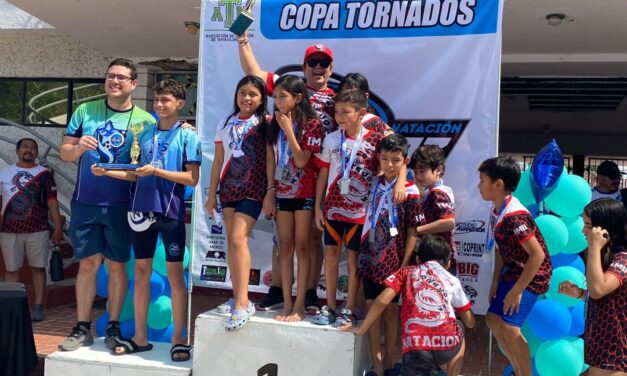 Felicita Alcalde Carlos Peña Ortiz al equipo Dragones por su destacada actuación