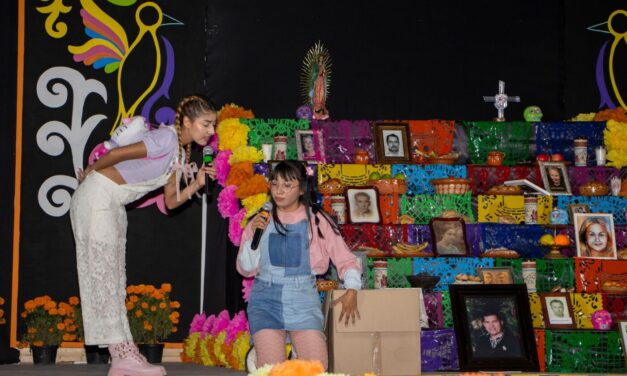 CAMPANADAS PARA MÓNICA, PRESERVANDO LAS TRADICIONES MEXICANAS A TRAVÉS DEL TEATRO