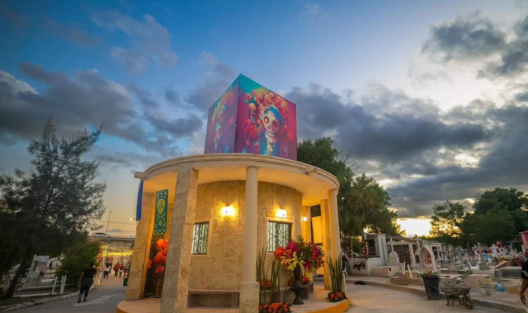 EL GOBIERNO DE REYNOSA DECORA EL PANTEÓN SAGRADO CORAZÓN PARA PRESERVAR LA TRADICIÓN DEL DÍA DE MUERTOS