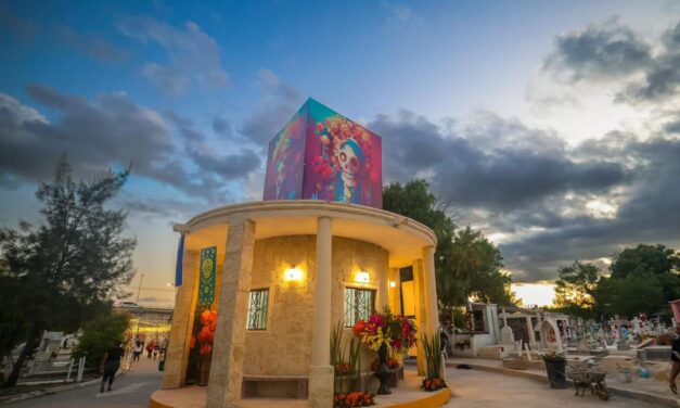 EL GOBIERNO DE REYNOSA DECORA EL PANTEÓN SAGRADO CORAZÓN PARA PRESERVAR LA TRADICIÓN DEL DÍA DE MUERTOS