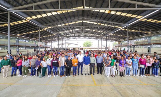 RECIBEN LOS VECINOS DE LA COLONIA VILLAS DEL ROBLE SERVICIOS SOCIALES GRATUITOS