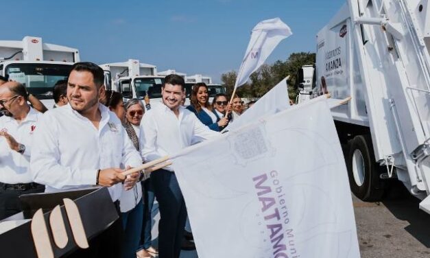 ENTREGA ALBERTO GRANADOS CAMIONES COMPACTADORES PARA LA LIMPIEZA DE LA CIUDAD