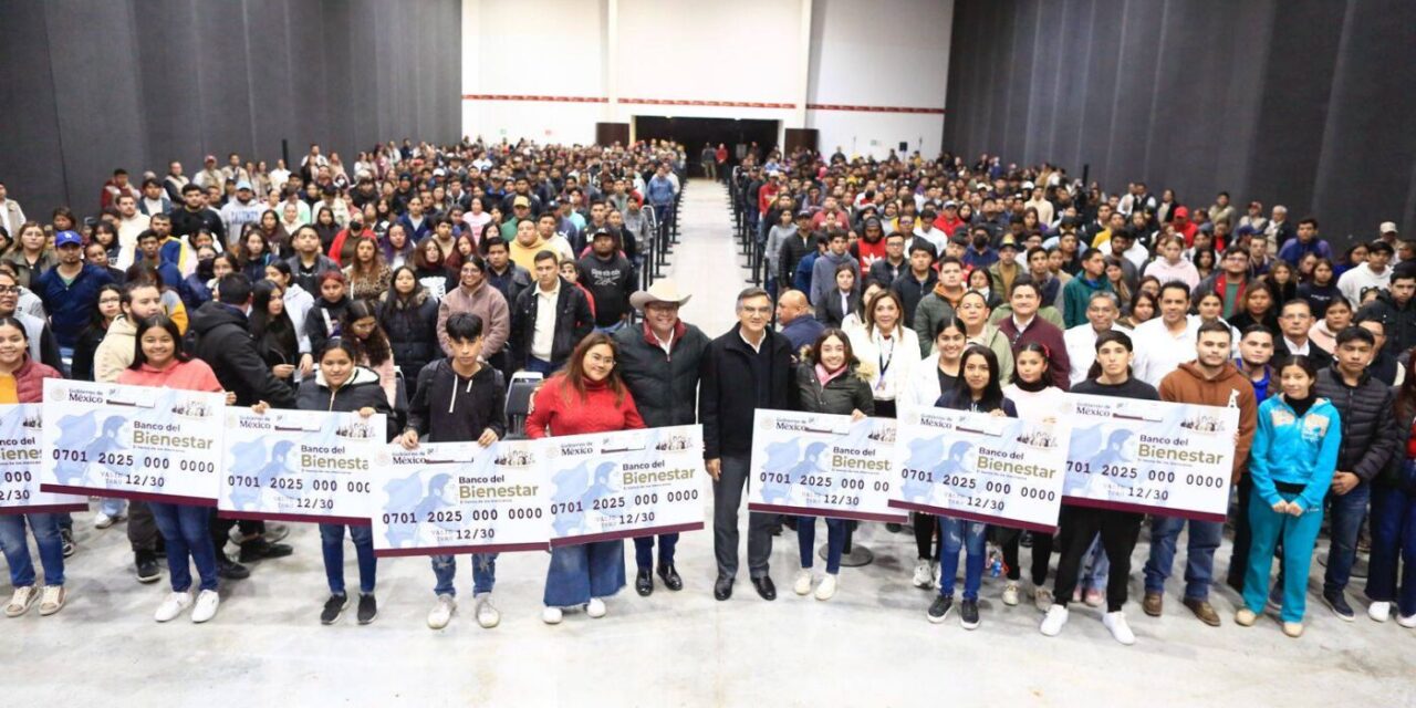 ENTREGA AMÉRICO VILLARREAL, TARJETAS DE “JÓVENES CONSTRUYENDO EL FUTURO”