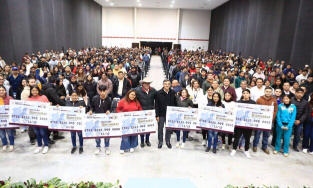 ENTREGA AMÉRICO VILLARREAL, TARJETAS DE “JÓVENES CONSTRUYENDO EL FUTURO”
