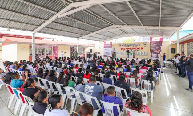ENTREGA EL GOBIERNO DE REYNOSA TARJETAS DE BECAS RITA CETINA