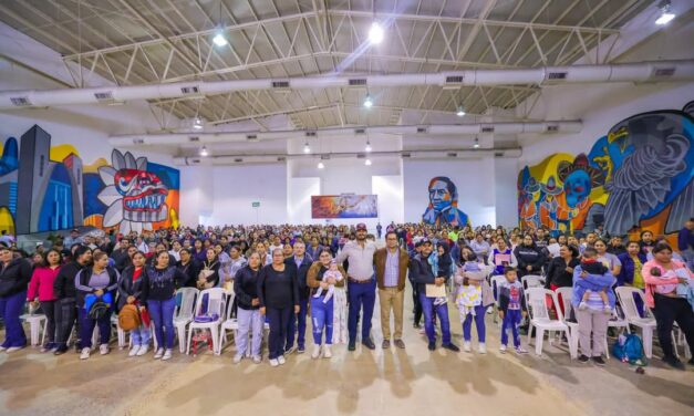 RECIBEN BECAS ESTUDIANTES DE PRIMARIA Y SECUNDARIA