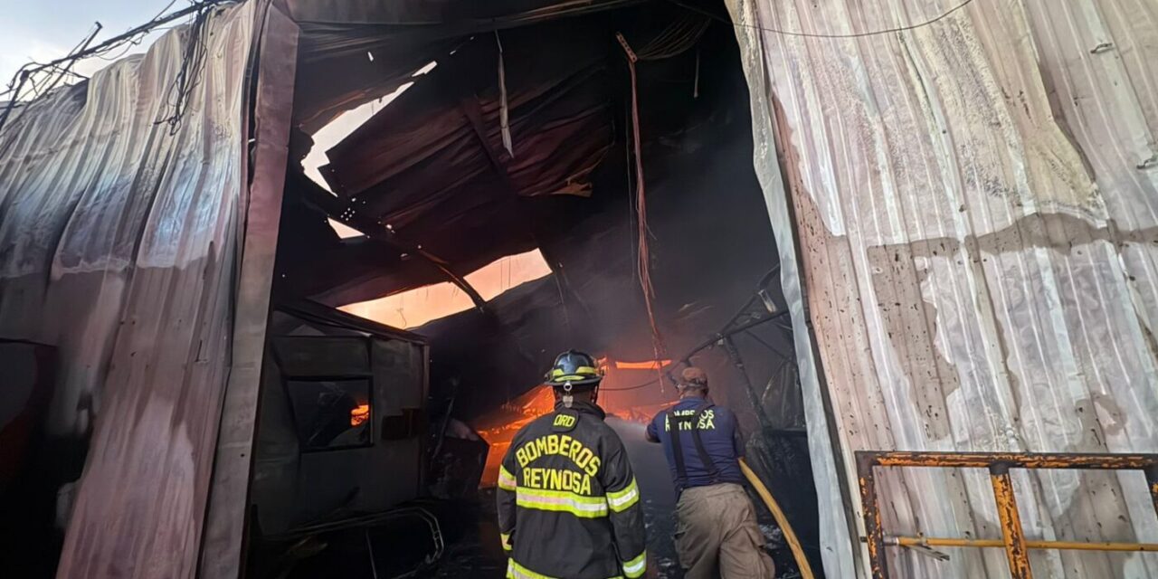 PROTECCIÓN CIVIL Y BOMBEROS DE REYNOSA CONTROLAN INCENDIO DE ALTO RIESGO