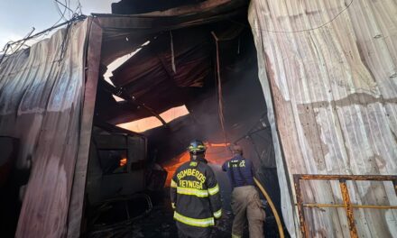 PROTECCIÓN CIVIL Y BOMBEROS DE REYNOSA CONTROLAN INCENDIO DE ALTO RIESGO