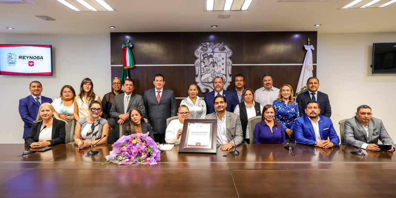 GLORIA SANTOS RECIBE EL PREMIO MUNICIPAL DE LA MUJER 2025 POR PARTE DEL GOBIERNO DE REYNOSA