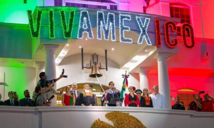 CON FERVOR PATRIO, MÁS DE 20 MIL REYNOSENSES ACOMPAÑAN A CARLOS PEÑA ORTIZ EN EL GRITO DE INDEPENDENCIA