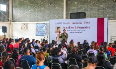 EL GOBIERNO DE REYNOSA APOYA LA ENTREGA DE BECAS RITA CETINA