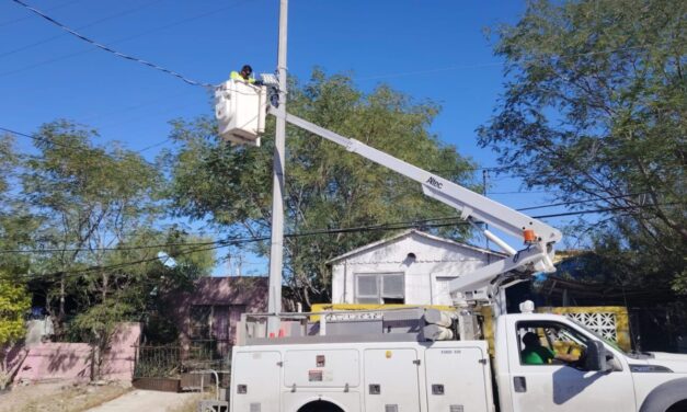 ALUMBRADO QUE DA SEGURIDAD: EL ALCALDE SUPERVISA MEJORAS EN COLONIAS DE REYNOSA