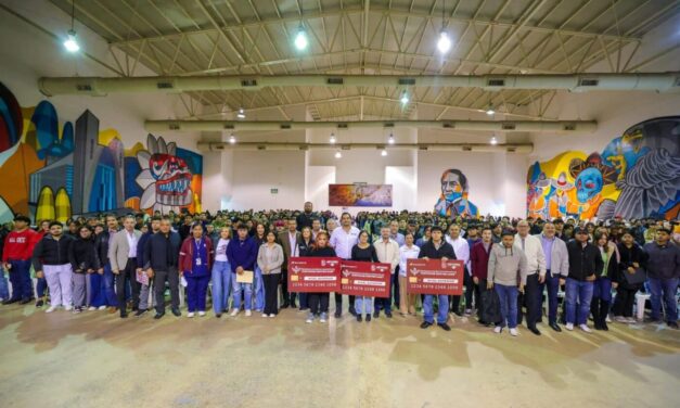 UN IMPULSO AL FUTURO: ENTREGAN BECAS MUNICIPALES A MÁS DE MIL UNIVERSITARIOS EN REYNOSA