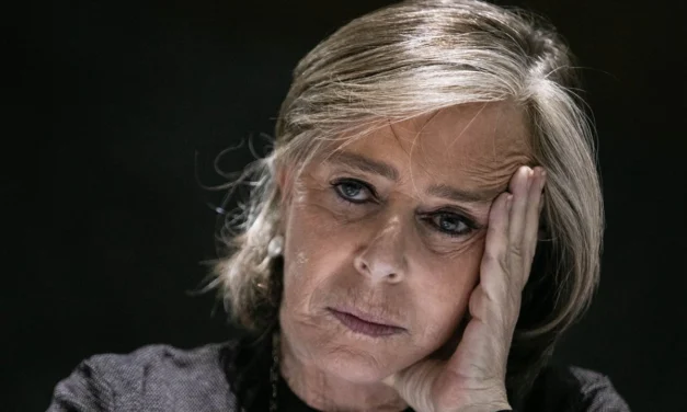 LA FGR ACUSA A MARÍA AMPARO CASAR DE USO ILÍCITO DE ATRIBUCIONES