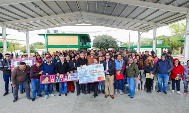 ENTREGAN EN REYNOSA TARJETAS DE LA BECA RITA CETINA A ESTUDIANTES DE EDUCACIÓN BÁSICA
