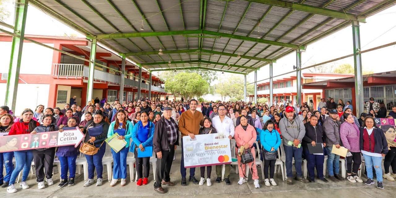 IMPULSAN EDUCACIÓN EN REYNOSA CON ENTREGA DE BECAS RITA CETINA EN SECUNDARIA TÉCNICA 45