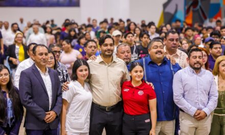 RECONOCEN IMPACTO SOCIAL DE LAS BECAS MUNICIPALES IMPULSADAS POR CARLOS PEÑA ORTIZ
