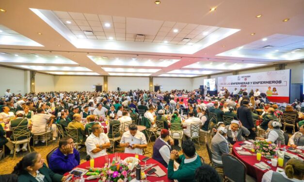 MAKI ORTIZ Y CARLOS PEÑA ORTIZ RECONOCEN LA VOCACIÓN Y ENTREGA DE ENFERMERAS Y ENFERMEROS DE REYNOSA