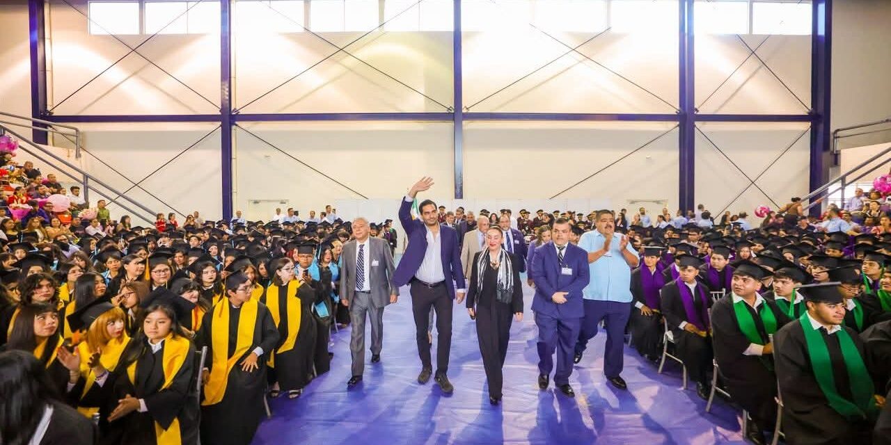 ALCALDE CARLOS PEÑA ORTIZ ACOMPAÑA GRADUACIÓN DE LA GENERACIÓN LIII DEL CBTIS 7