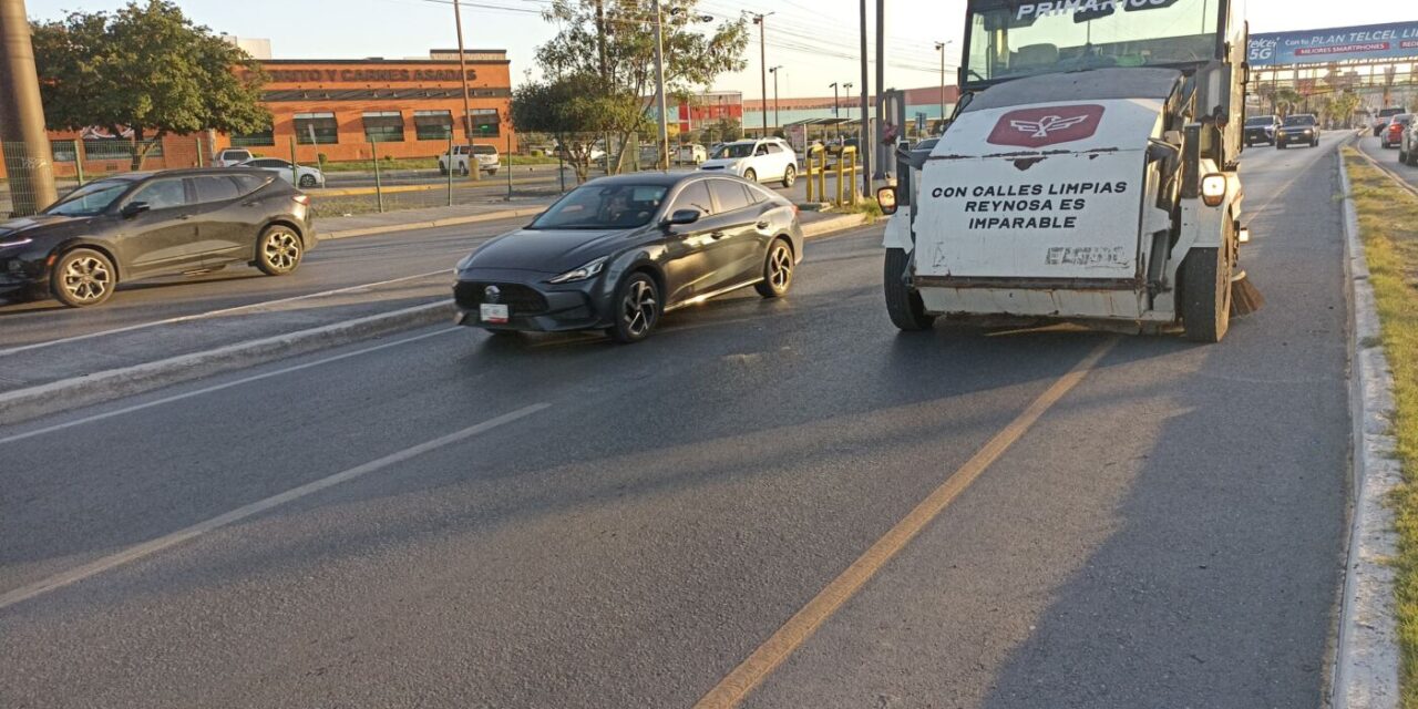 REALIZA MUNICIPIO JORNADA DE LIMPIEZA NOCTURNA EN BULEVARES HIDALGO Y LAS FUENTES, DE REYNOSA